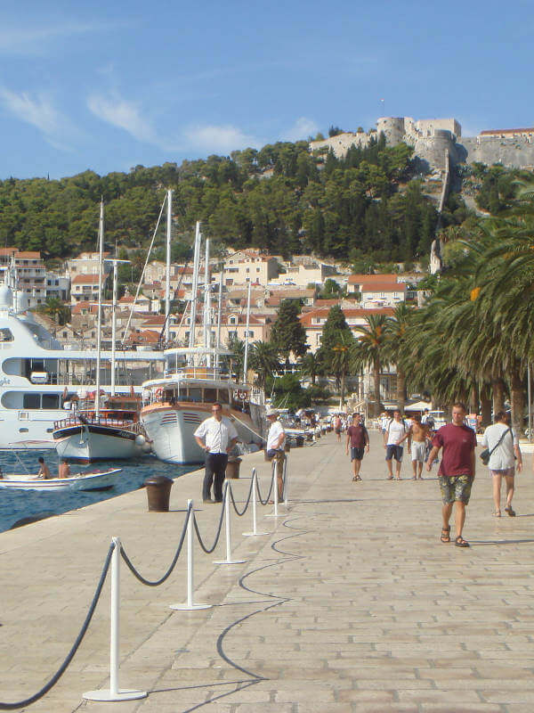 Hvar, la promenade