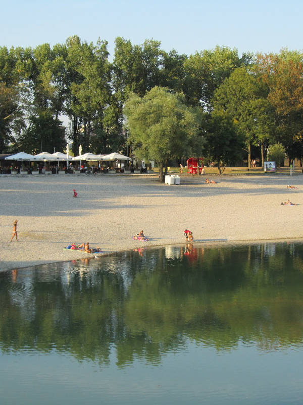 Le grand lac du parc Bundek