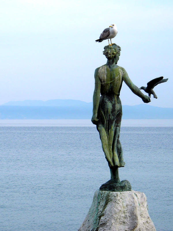 La demoiselle à la mouette d'Opatija