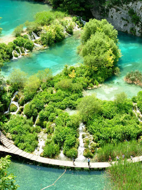 vue des cascades du parc de Plitvice