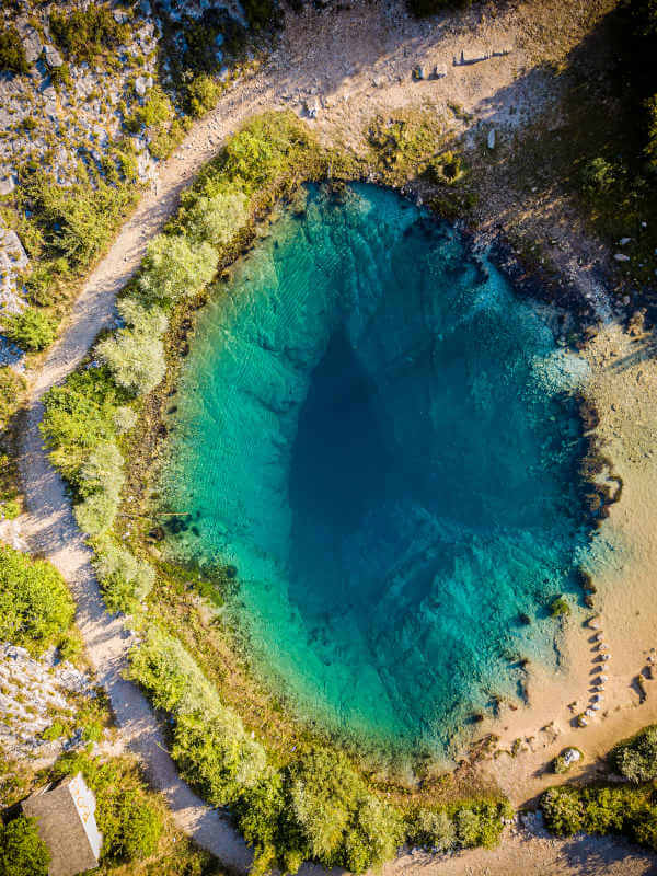 Le trou bleu de Cetina