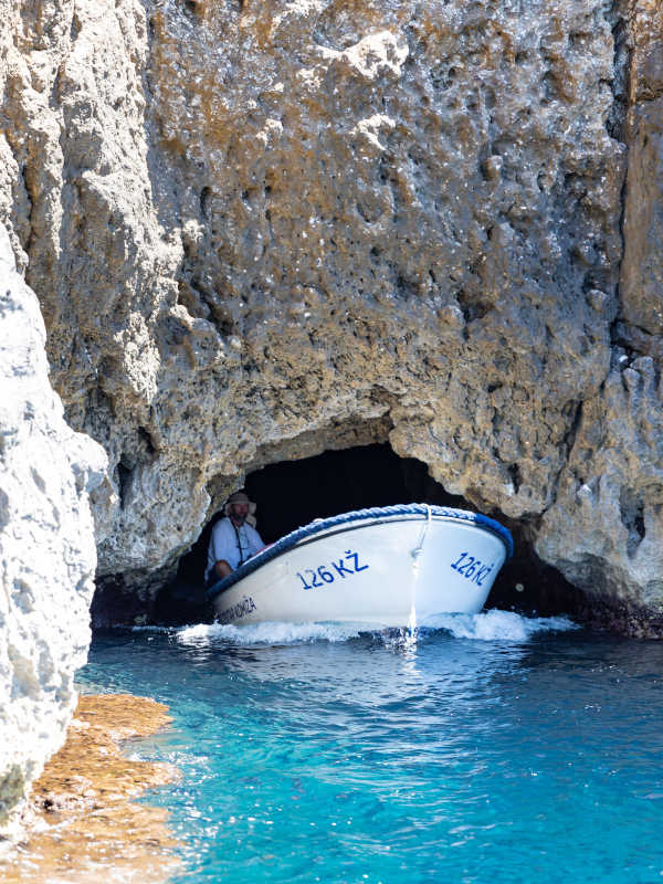 Bisevo 2 entrée de la grotte bleue de Bisevo