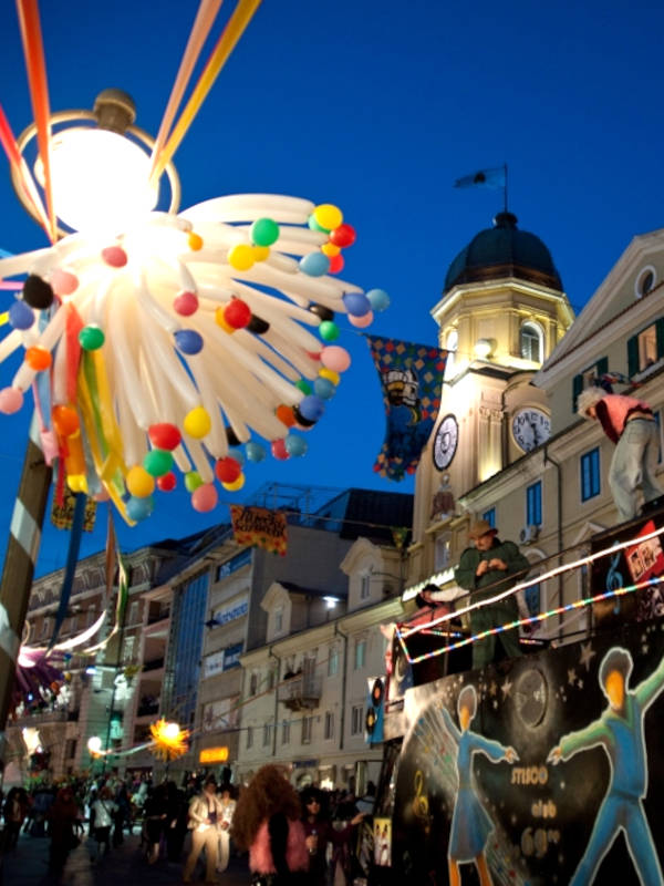 Char décoré au carnaval de Rijeka