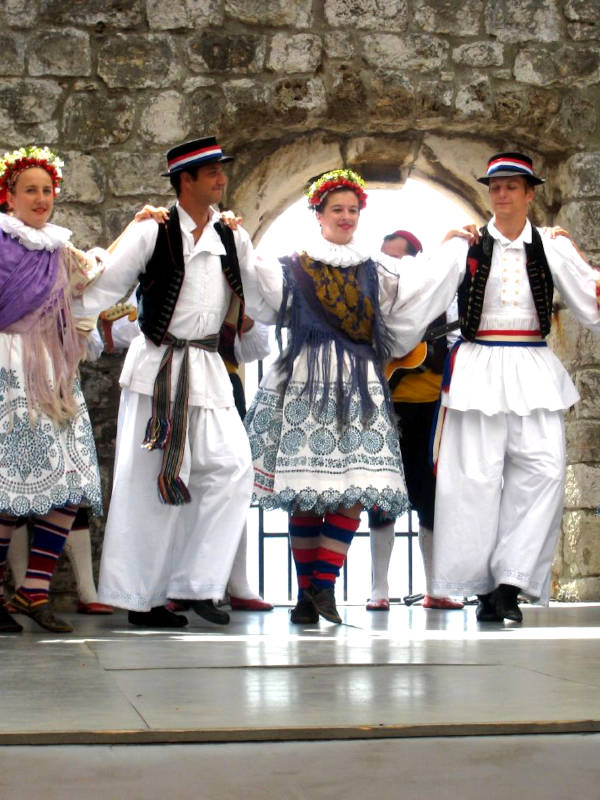 danseurs flokloriques en croatie