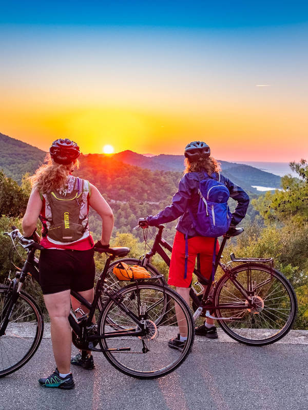 coucher de soleil en vélo