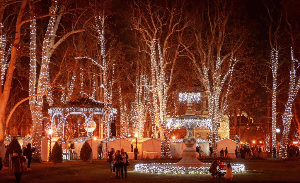 zagreb-hiver-decorations zargreb de nuit pendant l'avent