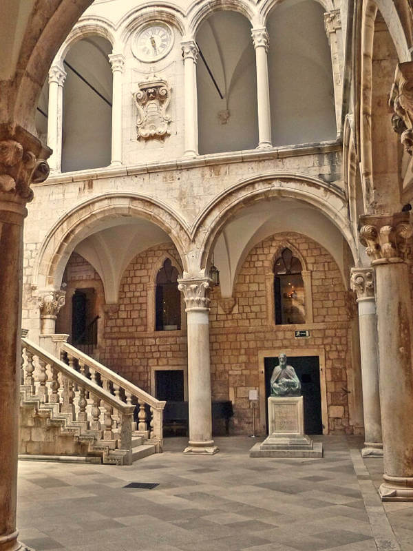 Cour intérieur du palais du recteur de Dubrovnik