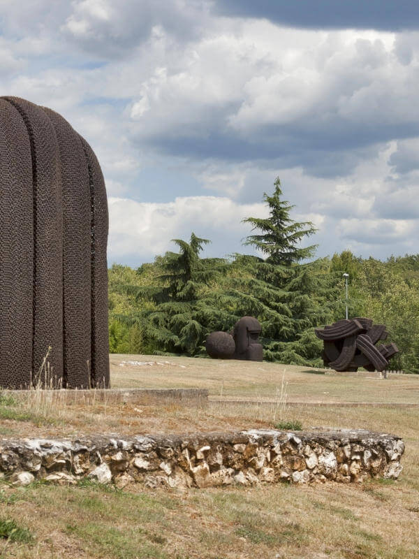 Sculptures du croate Dusan Dzamonja